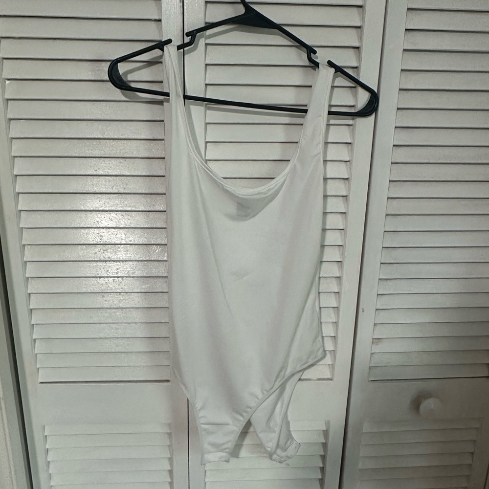 SHEIN White Asymmetrical Tie Front Tank Top